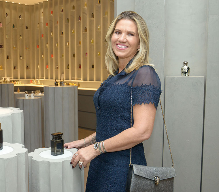 A Neeche exibe os frascos como joias - jornal aQuadra